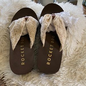 NWOT Rocket Dog wedge flip flops size 7